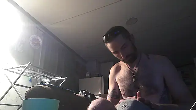 Snapshot of Bi_curious86 chatting on October 18, 3:22 am Bi curious86 online show from October 18, 3:22 am