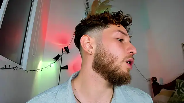 Juan Castano online show from December 18, 7:26 am