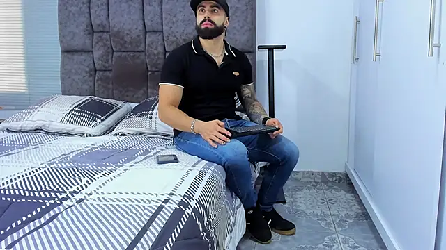 Snapshot of Zack_Froone chatting on October 3, 3:17 pm Zack Froone online show from October 3, 3:17 pm