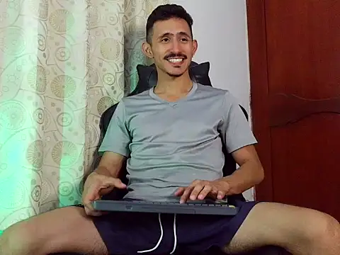 HomeAloneK online show from April 27, 7:19 pm