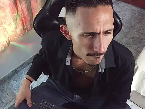 HomeAloneK online show from April 16, 8:09 pm