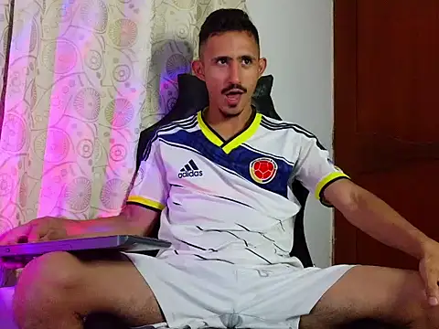 HomeAloneK online show from April 20, 7:16 pm