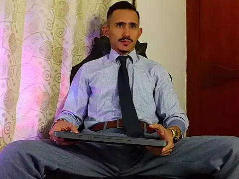 HomeAloneK online show from April 21, 7:42 pm