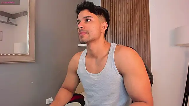 Snapshot of liam_collins21 chatting on February 6, 11:43 am liam collins21 online show from February 6, 11:43 am