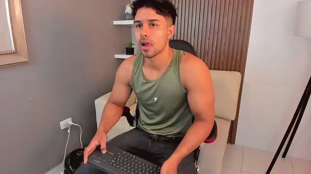 Snapshot of liam_collins21 chatting on February 5, 11:55 am liam collins21 online show from February 5, 11:55 am