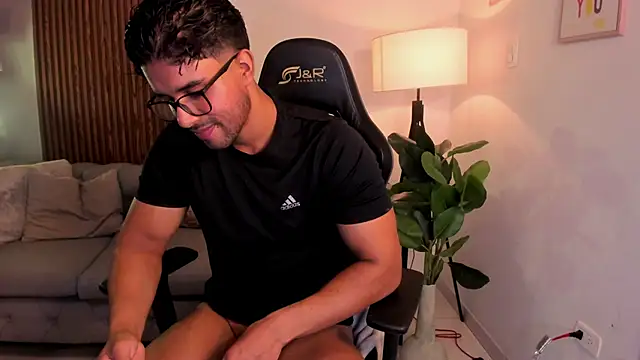 liam collins21 online show from May 9, 1:01 pm