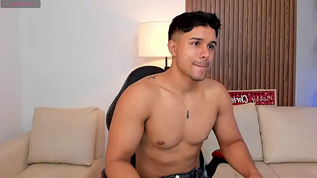 Snapshot of liam_collins21 chatting on December 9, 11:36 am liam collins21 online show from December 9, 11:36 am