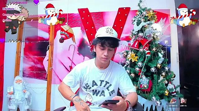 Snapshot of alex_477 chatting on December 28, 11:41 am alex 477 online show from December 28, 11:41 am