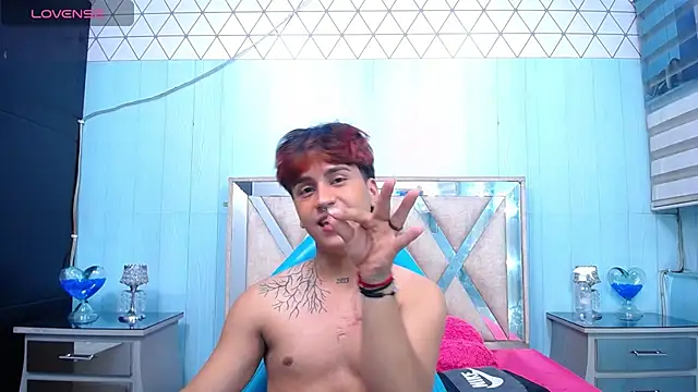 Snapshot of alex_477 chatting on September 9, 1:43 pm alex 477 online show from September 9, 1:43 pm