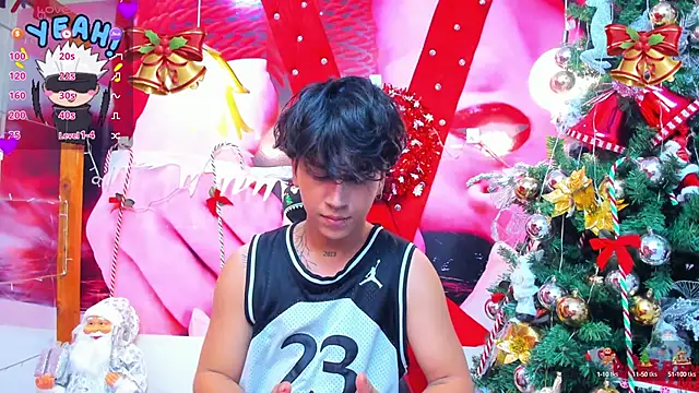 Snapshot of alex_477 chatting on December 6, 11:33 am alex 477 online show from December 6, 11:33 am