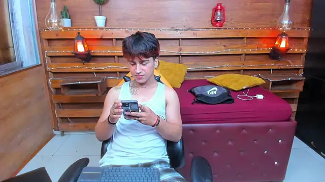 Snapshot of alex_477 chatting on September 19, 12:05 pm alex 477 online show from September 19, 12:05 pm