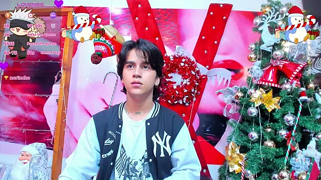 Snapshot of alex_477 chatting on January 7, 11:33 am alex 477 online show from January 7, 11:33 am