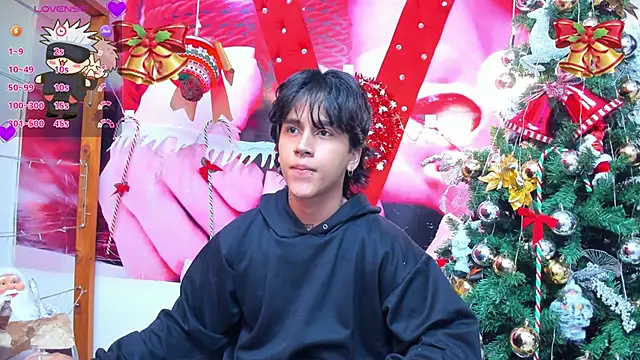 Snapshot of alex_477 chatting on December 11, 11:43 am alex 477 online show from December 11, 11:43 am