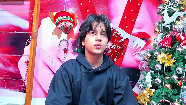 Snapshot of alex_477 chatting on December 20, 11:32 am alex 477 online show from December 20, 11:32 am