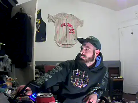 Snapshot of sledge901 chatting on February 12, 4:12 am sledge901 online show from February 12, 4:12 am
