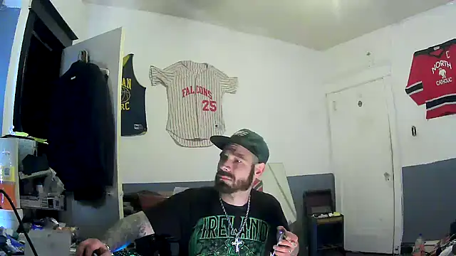 Snapshot of sledge901 chatting on February 13, 6:38 pm sledge901 online show from February 13, 6:38 pm