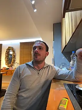 Snapshot of Adventurehotman chatting on October 21, 11:18 pm Adventurehotman online show from October 21, 11:18 pm