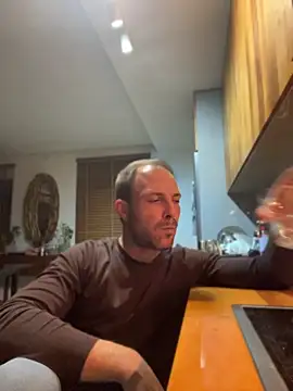 Adventurehotman online show from April 18, 11:37 pm