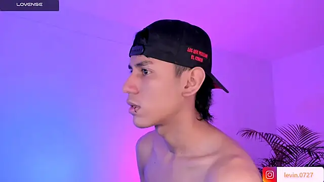 Snapshot of Levin_Hikaru chatting on October 30, 7:54 am Levin Hikaru online show from October 30, 7:54 am