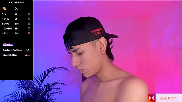 Snapshot of Levin_Hikaru chatting on October 17, 8:51 am Levin Hikaru online show from October 17, 8:51 am