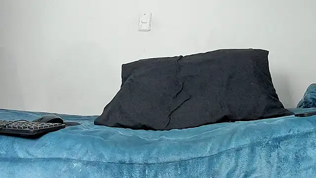 Snapshot of Aaron_BigDickxxx chatting on October 7, 7:23 am Aaron BigDickxxx online show from October 7, 7:23 am
