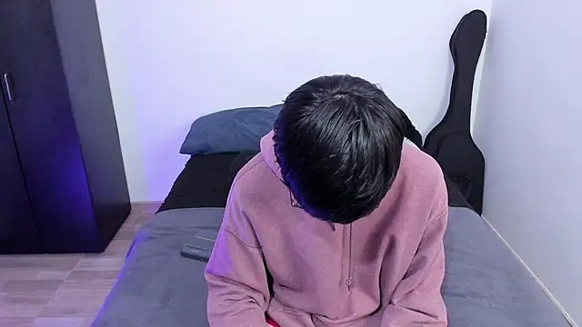 Snapshot of Aventure_Twinks chatting on March 19, 8:11 pm Aventure Twinks online show from March 19, 8:11 pm