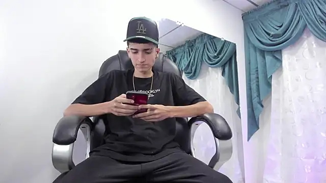 Ethan Booy online show from December 19, 9:49 pm