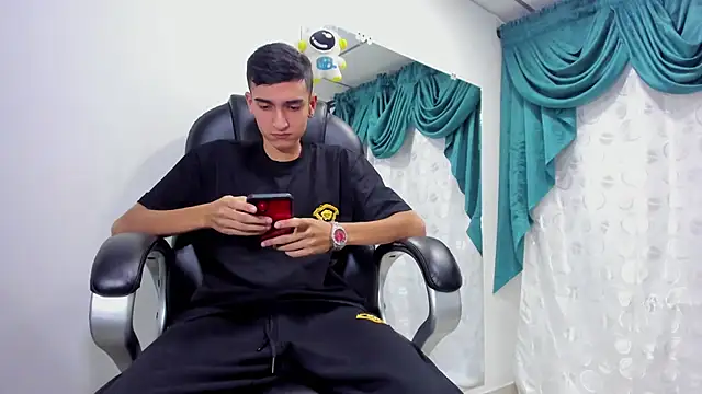 Ethan Booy online show from February 14, 8:59 pm