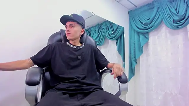 Ethan Booy online show from December 28, 8:47 pm