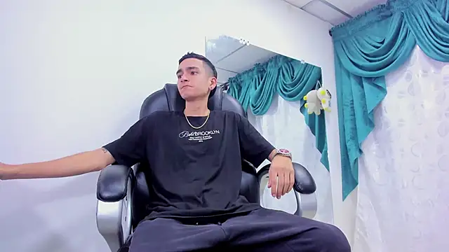 Ethan Booy online show from February 8, 8:10 pm
