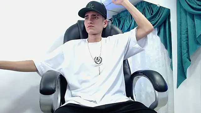Ethan Booy online show from December 7, 8:49 pm