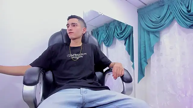 Ethan Booy online show from January 11, 8:32 pm