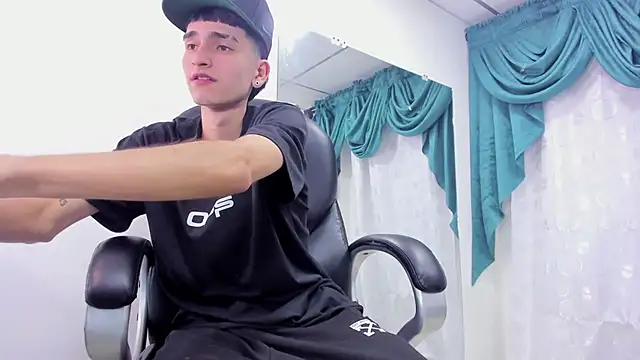Ethan Booy online show from December 30, 10:55 pm