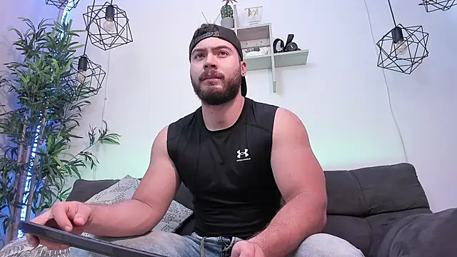 Snapshot of SebastianVilla_ chatting on March 4, 9:11 pm SebastianVilla online show from March 4, 9:11 pm