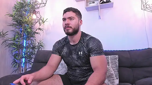 Snapshot of SebastianVilla_ chatting on February 26, 3:52 pm SebastianVilla online show from February 26, 3:52 pm