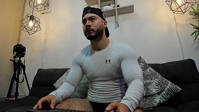 Snapshot of SebastianVilla_ chatting on December 5, 2:00 pm SebastianVilla online show from December 5, 2:00 pm