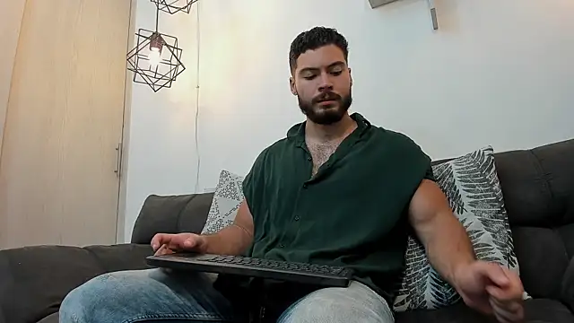 Snapshot of SebastianVilla_ chatting on December 28, 11:48 pm SebastianVilla online show from December 28, 11:48 pm