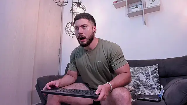 Snapshot of SebastianVilla_ chatting on February 2, 10:49 pm SebastianVilla online show from February 2, 10:49 pm
