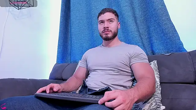 Snapshot of SebastianVilla_ chatting on February 16, 8:55 pm SebastianVilla online show from February 16, 8:55 pm