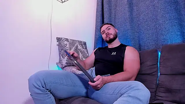 Snapshot of SebastianVilla_ chatting on February 11, 11:22 pm SebastianVilla online show from February 11, 11:22 pm