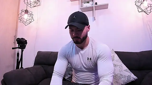 Snapshot of SebastianVilla_ chatting on December 10, 2:06 pm SebastianVilla online show from December 10, 2:06 pm