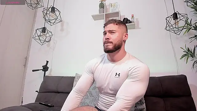 Snapshot of SebastianVilla_ chatting on March 10, 9:18 pm SebastianVilla online show from March 10, 9:18 pm