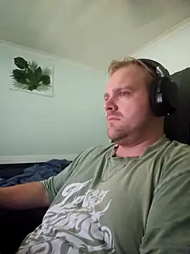 Snapshot of Themilkerman@xh chatting on September 22, 4:45 am Themilkermanxh online show from September 22, 4:45 am