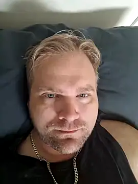 Snapshot of Themilkerman@xh chatting on December 24, 8:05 pm Themilkermanxh online show from December 24, 8:05 pm