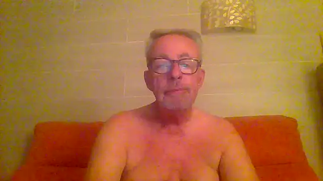 Snapshot of tuggy59 chatting on September 10, 4:44 am tuggy59 online show from September 10, 4:44 am