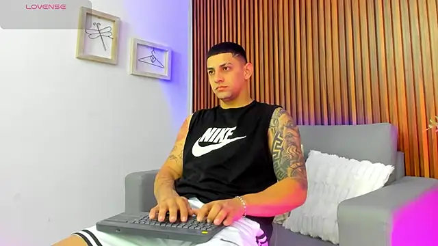 Alex cute77 online show from May 4, 11:23 am