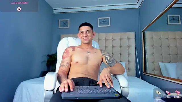Snapshot of Alex_cute77 chatting on September 13, 2:29 pm Alex cute77 online show from September 13, 2:29 pm