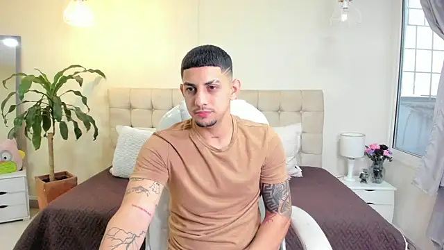 Snapshot of Alex_cute77 chatting on March 20, 12:11 pm Alex cute77 online show from March 20, 12:11 pm
