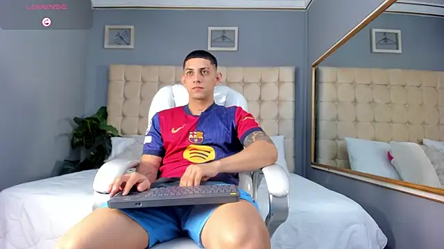 Snapshot of Alex_cute77 chatting on September 16, 2:07 pm Alex cute77 online show from September 16, 2:07 pm