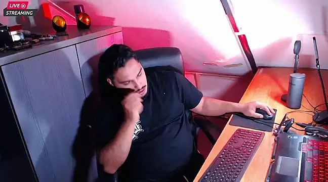Snapshot of ZenoBaro1 chatting on February 13, 8:24 pm ZenoBaro1 online show from February 13, 8:24 pm